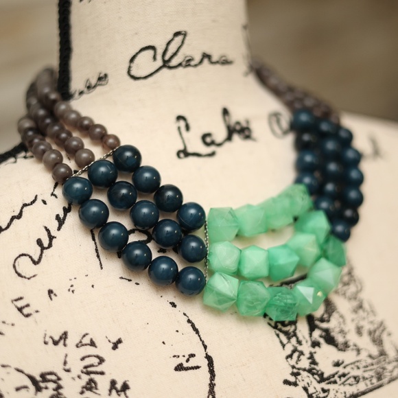 Beaded necklace and bracelet - Picture 7 of 11